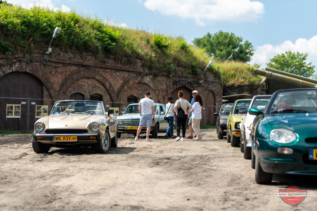 Roi się od kabrioletów