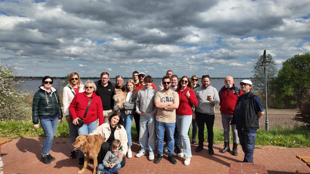 Szczęśliwy zespół po aktywnej majówce 2025